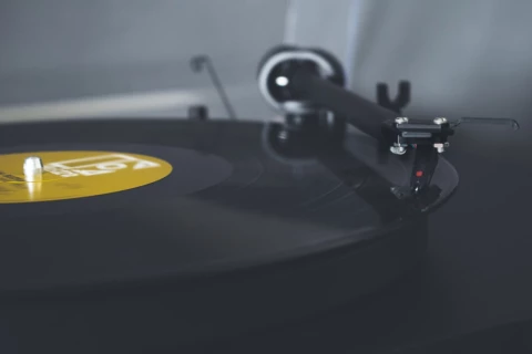 Czy da się kupić gramofon za 300 zł?