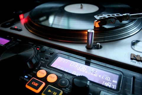 Dlaczego płyty na 45RPM brzmią lepiej?