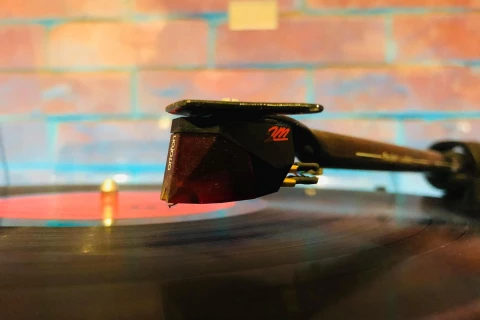 Igła gramofonowa - jak o nią dbać?