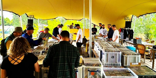 Urodzinowy Majamowy Winyl Market
