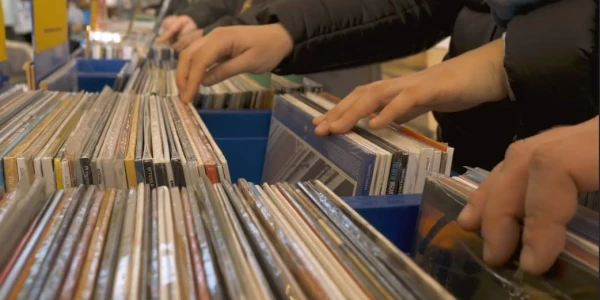 Auchan Szczęśliwa pełna winyli i płyt CD