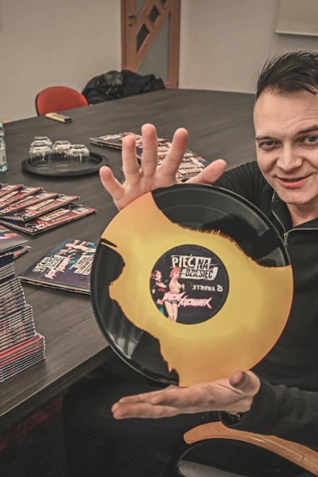 "Record Store Day, wódeczka i heavy metal". Rozmawiamy z Krzysztofem Sokołowskim - Nocny Kochanek