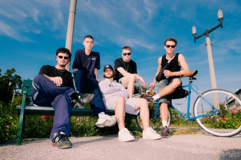 Omasta debiutuje w Astigmatic Records