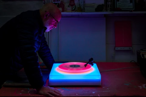 Świetlny gramofon Briana Eno