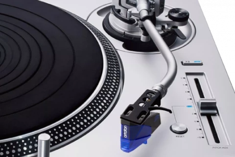 Wakacje z Technicsem: srebrny SL-1200GREG-S z wkładką Ortofon 2m Blue w prezencie