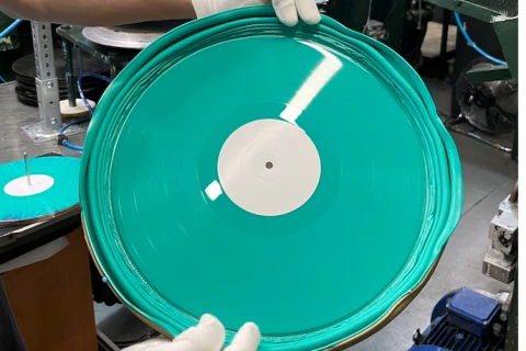 Każda strona w innym kolorze - nowy winyl od XDiSC