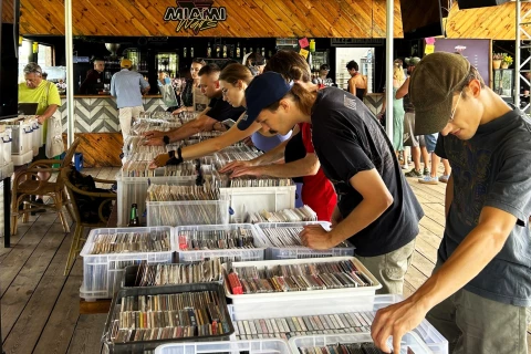 Ostatni Winyl Market W Miami Wars (patronat: Portal Winylowy)